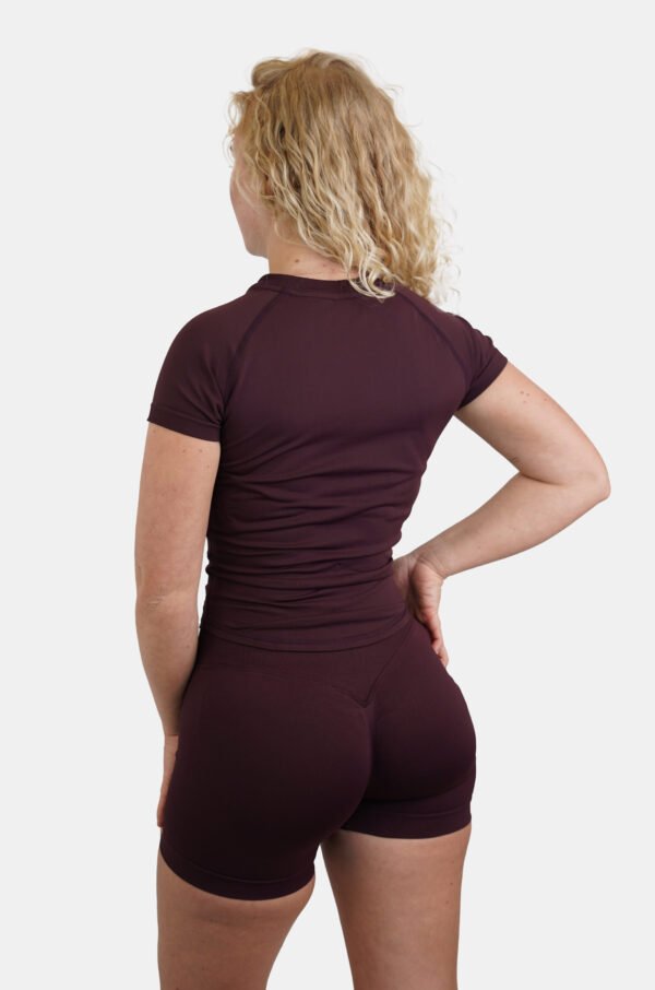 Effortless Contour Tee – Cacao Berry tweede afbeelding